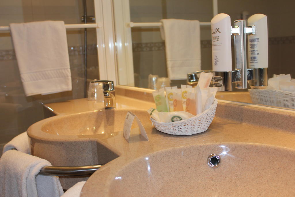 Best Western Plus Hotel Malherbe Caen Zimmer foto